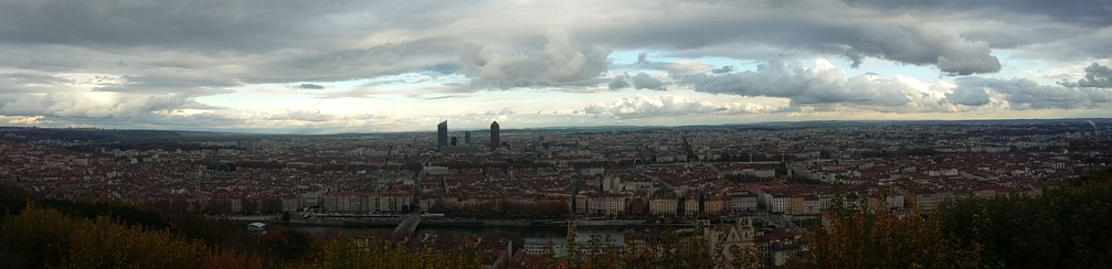 Lyon : vue de la terrasse Notre Dame de Fourvière